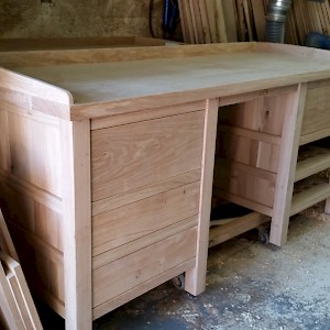 Bespoke oak kitchen cabinetry